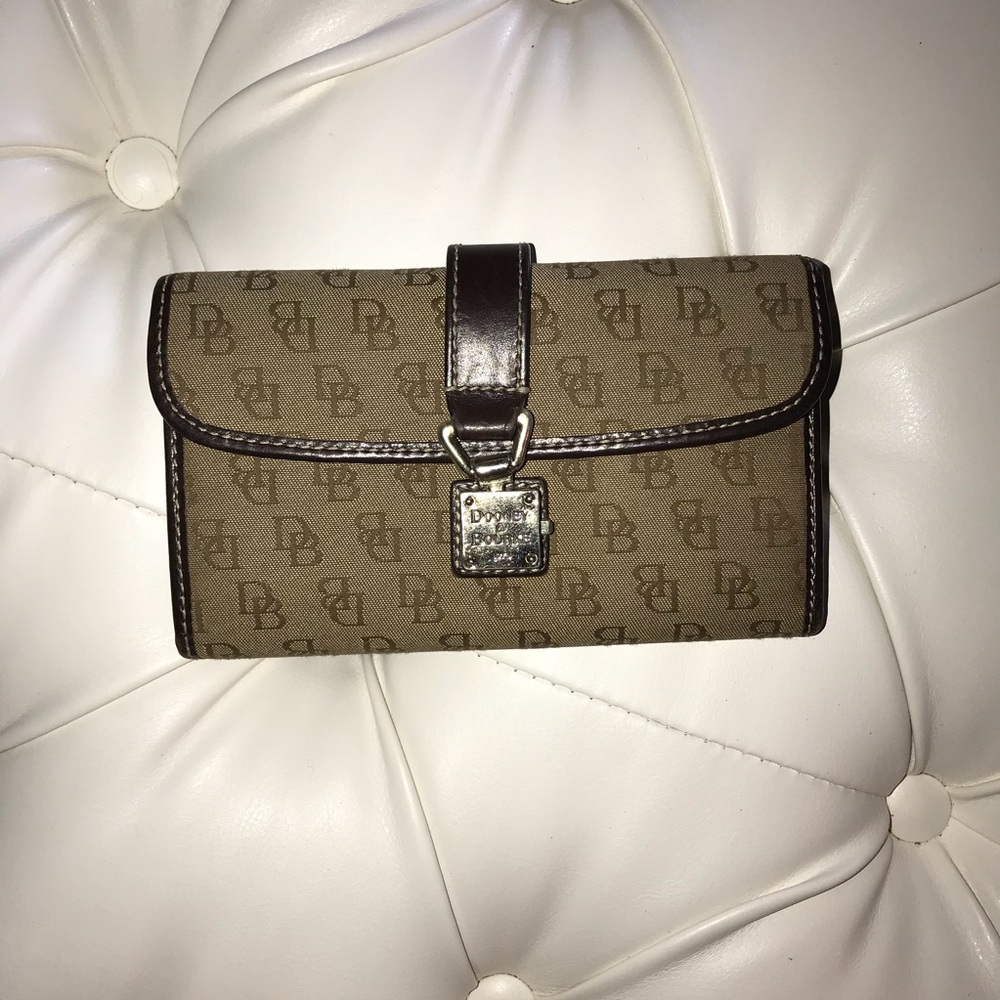 Dooney & Bourke wallet- excellent condition